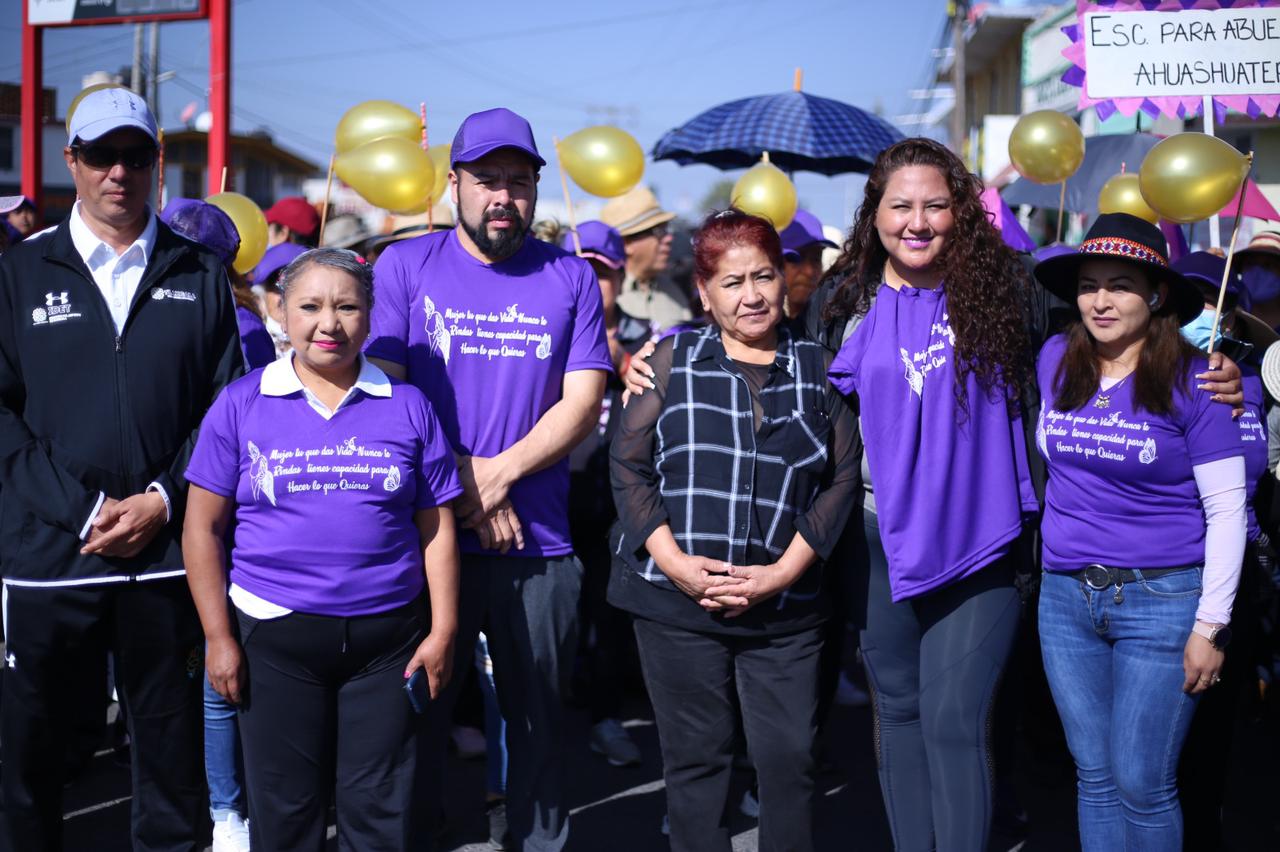 Acompaña alcalde marcha de mujeres en Tzompatepec